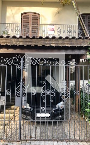 Casa à venda com 300m², 3 quartos e 3 vagasFachada