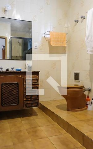 Casa à venda com 300m², 3 quartos e 3 vagasBanheiro da Suíte
