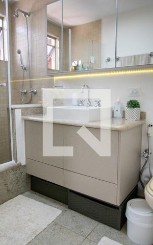 Apartamento para alugar com 70m², 2 quartos e 2 vagas Apartamento para alugar com 70m², 2 quartos e 2 vagasBanheiro