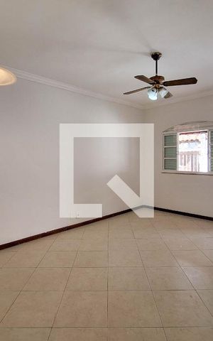 Casa para alugar com 120m², 3 quartos e 3 vagas Casa para alugar com 120m², 3 quartos e 3 vagasSala