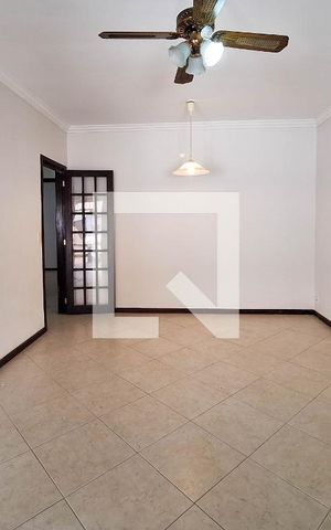 Casa para alugar com 120m², 3 quartos e 3 vagas Casa para alugar com 120m², 3 quartos e 3 vagasSala