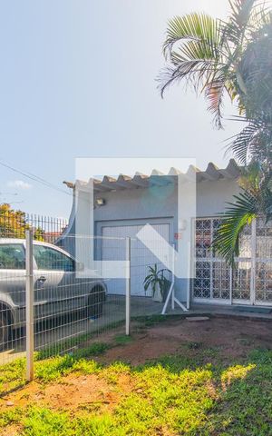 Casa à venda com 130m², 2 quartos e 2 vagas Casa à venda com 130m², 2 quartos e 2 vagasFachada
