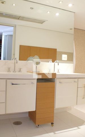 Apartamento à venda com 365m², 3 quartos e 3 vagas Apartamento à venda com 365m², 3 quartos e 3 vagasBanheiro 3