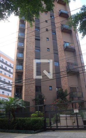 Apartamento à venda com 365m², 3 quartos e 3 vagas Apartamento à venda com 365m², 3 quartos e 3 vagasFachada e portaria