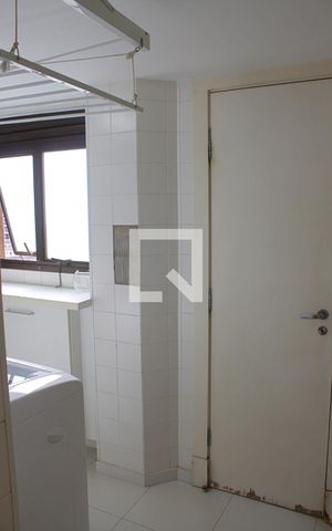 Apartamento à venda com 365m², 3 quartos e 3 vagas Apartamento à venda com 365m², 3 quartos e 3 vagasÁrea de Serviço