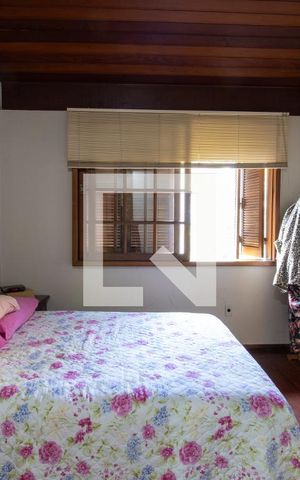 Casa à venda com 280m², 4 quartos e 4 vagas Casa à venda com 280m², 4 quartos e 4 vagasSuite