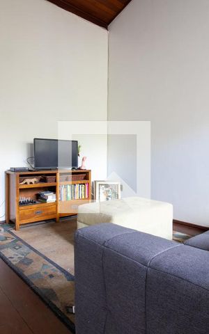 Casa à venda com 280m², 4 quartos e 4 vagas Casa à venda com 280m², 4 quartos e 4 vagasSala