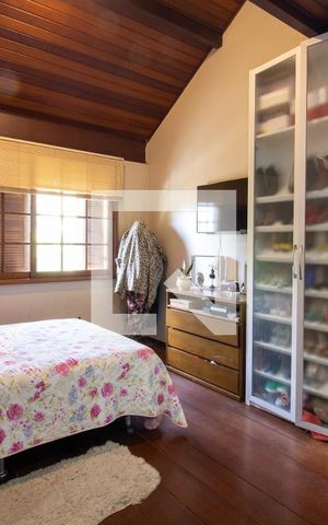 Casa à venda com 280m², 4 quartos e 4 vagas Casa à venda com 280m², 4 quartos e 4 vagasSuíte