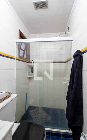 Casa à venda com 280m², 4 quartos e 4 vagas Casa à venda com 280m², 4 quartos e 4 vagasBanheiro Social