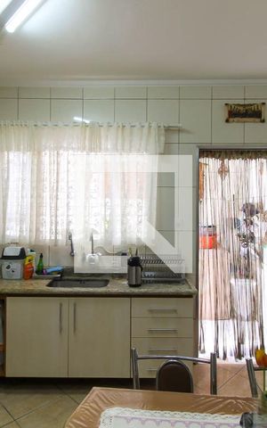 Casa à venda com 100m², 4 quartos e 2 vagas Casa à venda com 100m², 4 quartos e 2 vagasCozinha