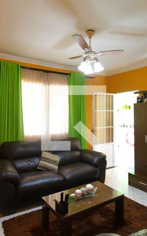 Casa à venda com 100m², 4 quartos e 2 vagas Casa à venda com 100m², 4 quartos e 2 vagasSala 2