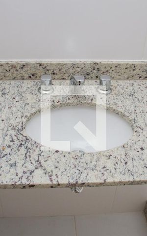 Apartamento à venda com 76m², 3 quartos e 2 vagasBanheiro da Suíte