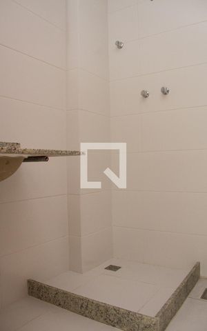 Apartamento à venda com 76m², 3 quartos e 2 vagasBanheiro da Suíte