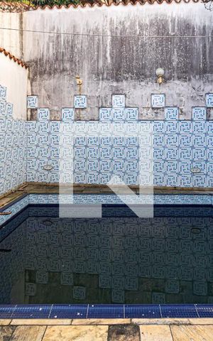 Casa à venda com 165m², 3 quartos e 2 vagas Casa à venda com 165m², 3 quartos e 2 vagasÁrea comum - Piscina