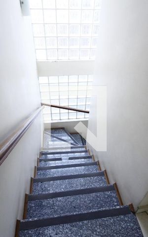 Casa à venda com 300m², 3 quartos e 4 vagasEscada