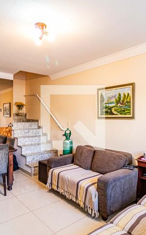 Casa à venda com 159m², 2 quartos e 2 vagas Casa à venda com 159m², 2 quartos e 2 vagasSala