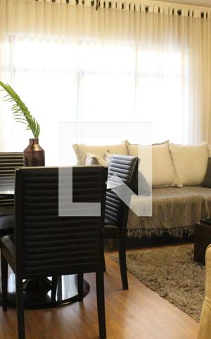 Casa à venda com 174m², 5 quartos e 2 vagasSala