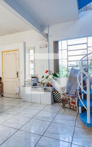 Casa à venda com 300m², 4 quartos e sem vaga Casa à venda com 300m², 4 quartos e sem vagaCozinha