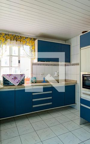 Casa à venda com 300m², 4 quartos e sem vaga Casa à venda com 300m², 4 quartos e sem vagaCozinha