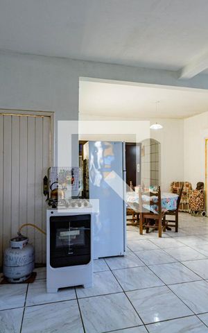 Casa à venda com 300m², 4 quartos e sem vaga Casa à venda com 300m², 4 quartos e sem vagaCozinha