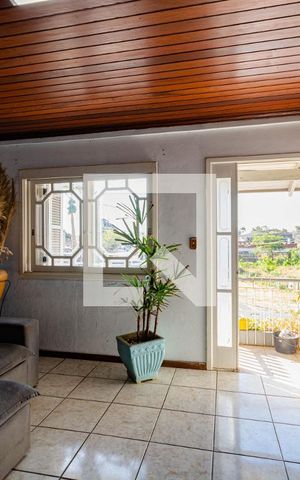 Casa à venda com 300m², 4 quartos e sem vaga Casa à venda com 300m², 4 quartos e sem vagaSala