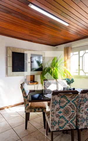 Casa à venda com 300m², 4 quartos e sem vaga Casa à venda com 300m², 4 quartos e sem vagaSala