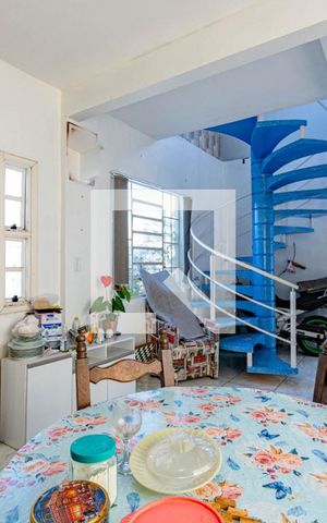 Casa à venda com 300m², 4 quartos e sem vaga Casa à venda com 300m², 4 quartos e sem vagaCozinha