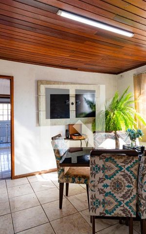 Casa à venda com 300m², 4 quartos e sem vaga Casa à venda com 300m², 4 quartos e sem vagaSala