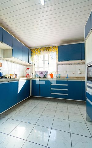 Casa à venda com 300m², 4 quartos e sem vaga Casa à venda com 300m², 4 quartos e sem vagaCozinha