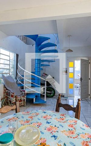 Casa à venda com 300m², 4 quartos e sem vaga Casa à venda com 300m², 4 quartos e sem vagaCozinha