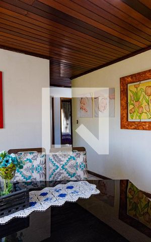Casa à venda com 300m², 4 quartos e sem vaga Casa à venda com 300m², 4 quartos e sem vagaSala