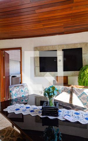 Casa à venda com 300m², 4 quartos e sem vaga Casa à venda com 300m², 4 quartos e sem vagaSala