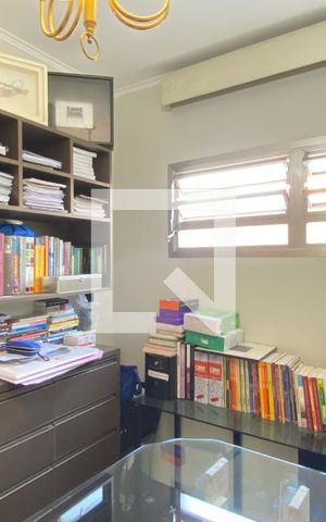 Casa para alugar com 330m², 3 quartos e 10 vagasEscritório