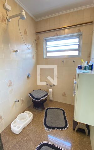 Casa para alugar com 330m², 3 quartos e 10 vagasBanheiro Social
