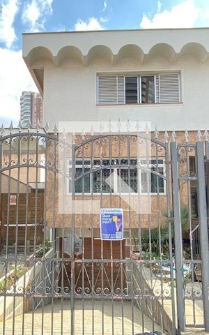 Casa para alugar com 330m², 3 quartos e 10 vagasFachada 