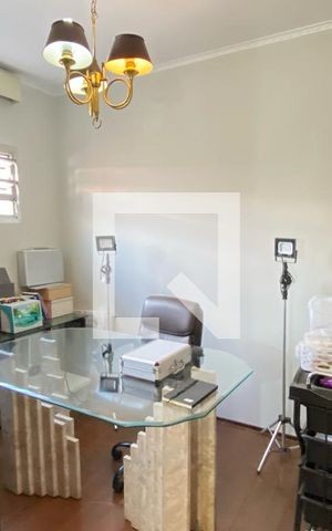 Casa para alugar com 330m², 3 quartos e 10 vagasEscritório