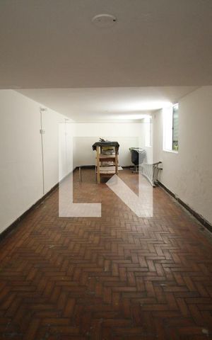 Casa à venda com 200m², 6 quartos e 2 vagasQuarto 5