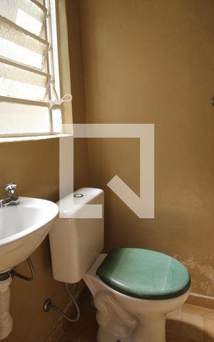 Casa à venda com 200m², 6 quartos e 2 vagasBanheiro de serviço