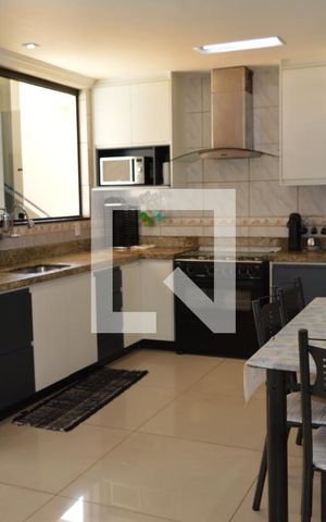 Casa à venda com 300m², 5 quartos e 5 vagasCozinha