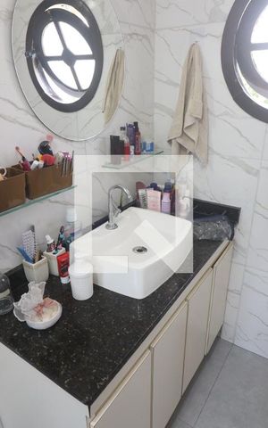 Casa à venda com 198m², 4 quartos e 2 vagasBanheiro Quarto 1 