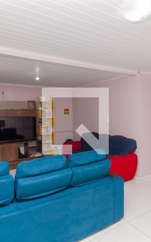 Casa à venda com 200m², 2 quartos e 2 vagas Casa à venda com 200m², 2 quartos e 2 vagasSala