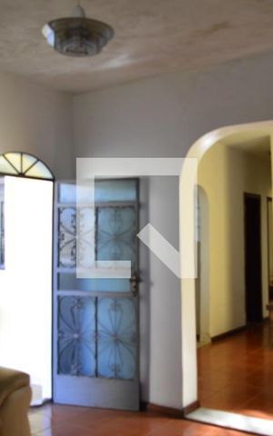 Casa à venda com 180m², 4 quartos e 2 vagasSala