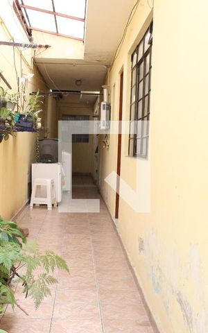 Casa à venda com 143m², 3 quartos e 1 vagaCorredor Lateral