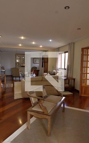 Apartamento à venda com 300m², 3 quartos e 3 vagas Apartamento à venda com 300m², 3 quartos e 3 vagasSala