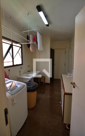 Apartamento à venda com 300m², 3 quartos e 3 vagas Apartamento à venda com 300m², 3 quartos e 3 vagasÁrea de Serviço