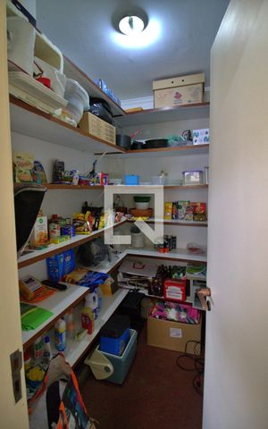 Apartamento à venda com 300m², 3 quartos e 3 vagas Apartamento à venda com 300m², 3 quartos e 3 vagasDespensa