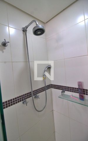 Apartamento à venda com 300m², 3 quartos e 3 vagas Apartamento à venda com 300m², 3 quartos e 3 vagasBanheiro da Suíte 1