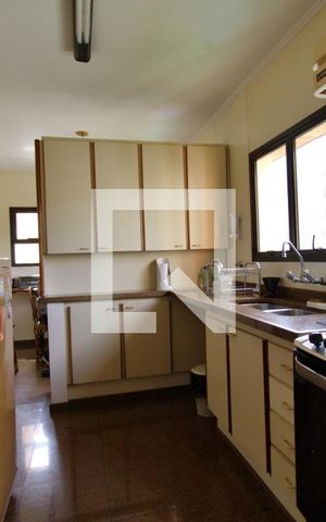 Apartamento à venda com 300m², 3 quartos e 3 vagas Apartamento à venda com 300m², 3 quartos e 3 vagasCozinha