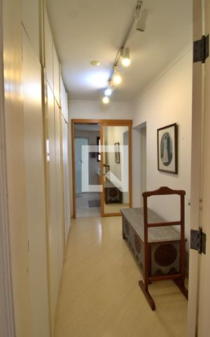 Apartamento à venda com 300m², 3 quartos e 3 vagas Apartamento à venda com 300m², 3 quartos e 3 vagasSuíte 3