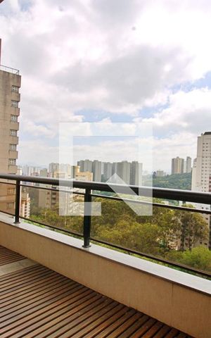 Apartamento à venda com 300m², 3 quartos e 3 vagas Apartamento à venda com 300m², 3 quartos e 3 vagasVaranda gourmet